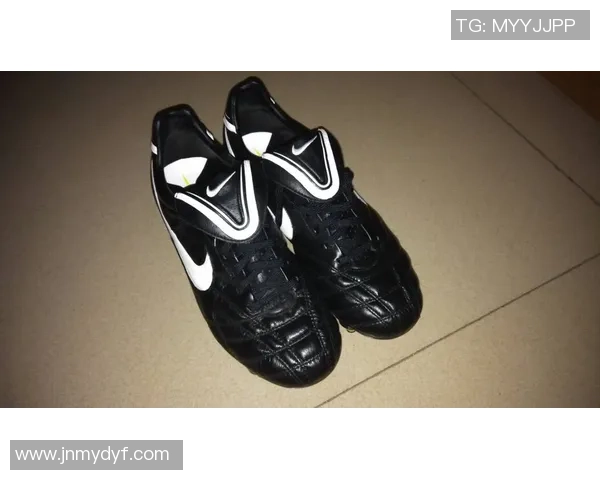 耐克男鞋助力足球明星展现激情与风采的完美选择